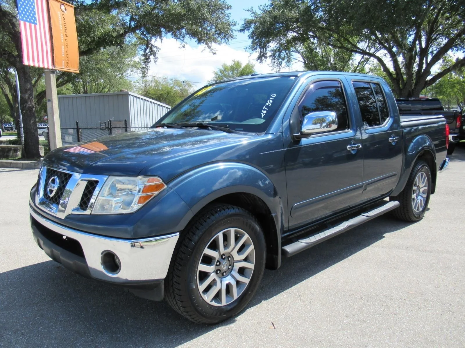 Used 2013 Blue Nissan SL image 3