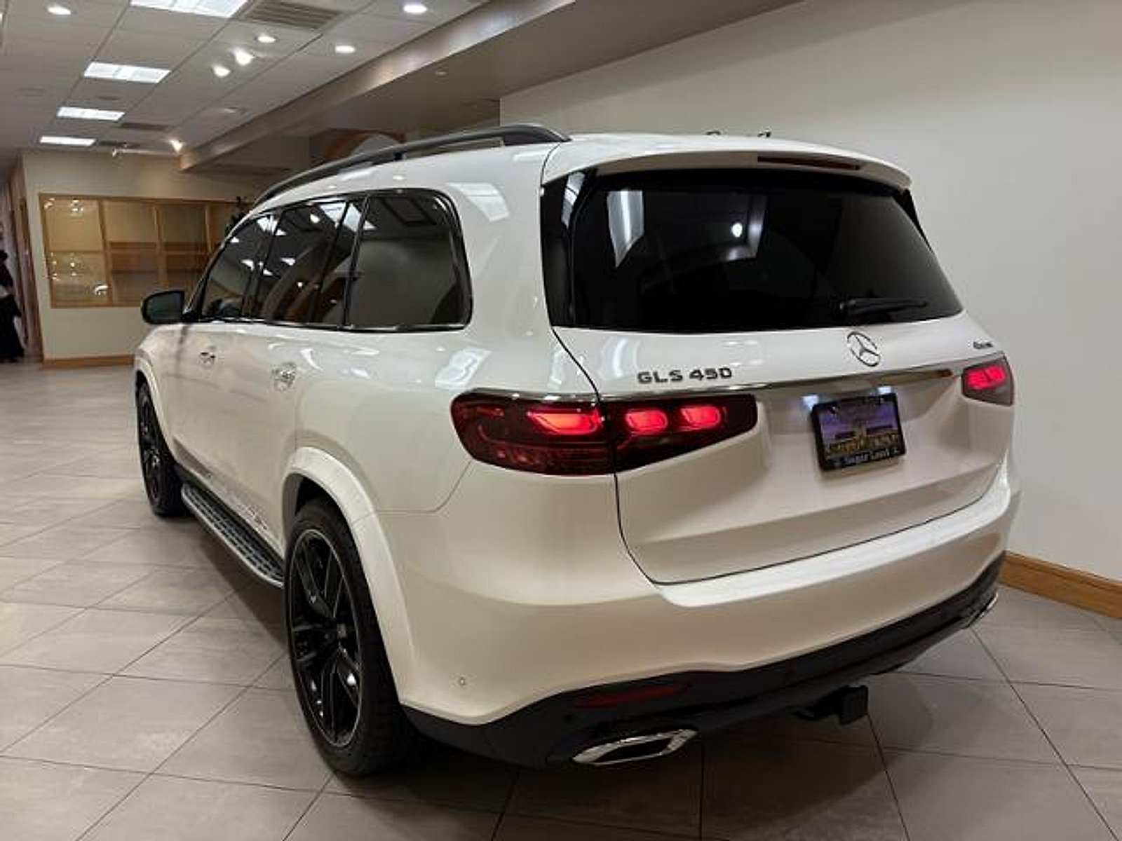 New 2026 Polar White Mercedes-Benz 4MATIC® image 4