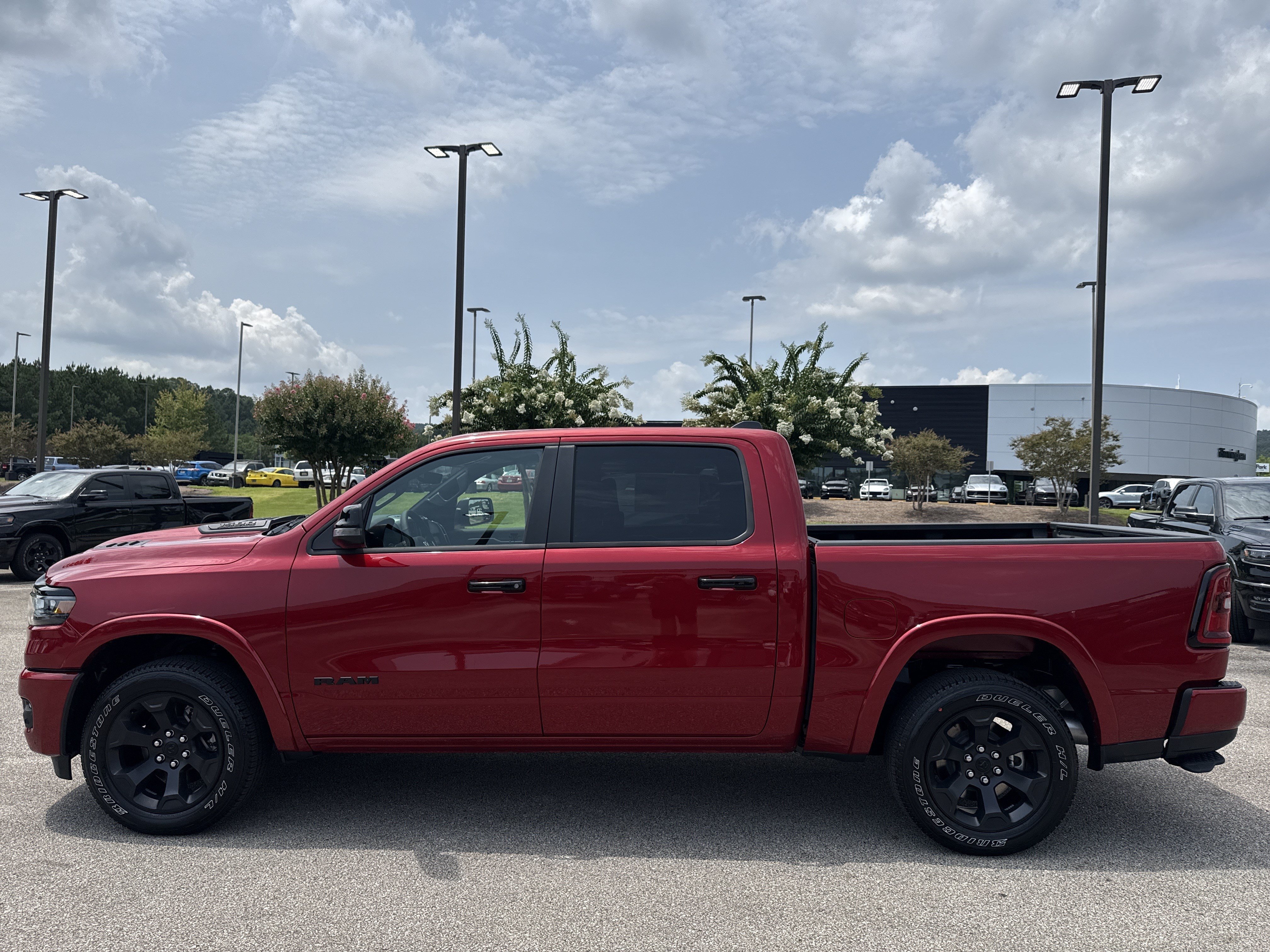 New 2026 Molten Red Pearl-Coat Exterior Paint RAM Big Horn/Lone Star image 4