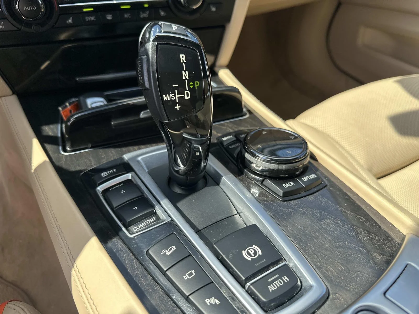Used 2015 Alpine White BMW 4dr Sdn 750Li xDrive AWD image 14