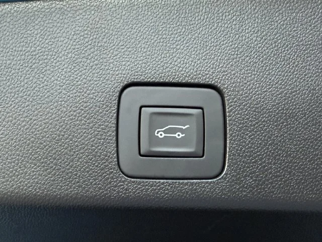Used 2025 Aquamarine Blue Metallic Buick Sport Touring image 28
