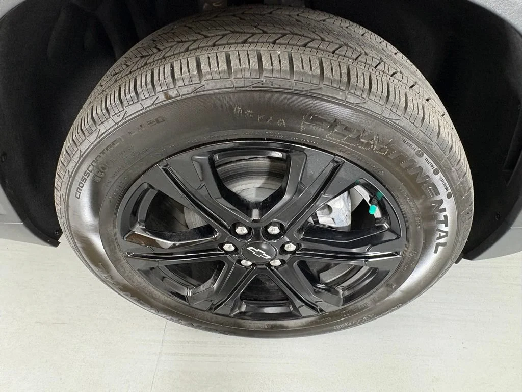 New 2027 Mosaic Black Metallic Chevrolet LT image 12