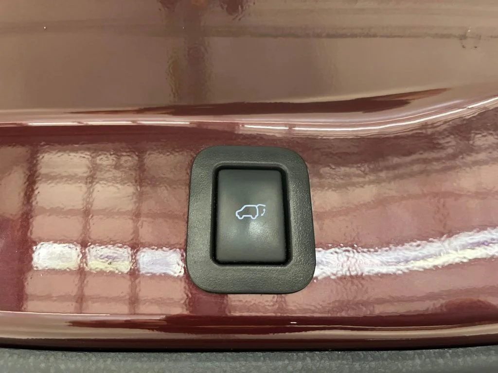 Used 2018 Ooh La La Rouge Mica Toyota XLE image 38