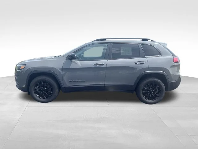 Used 2023 Gray Jeep Altitude Lux 4x4 image 2