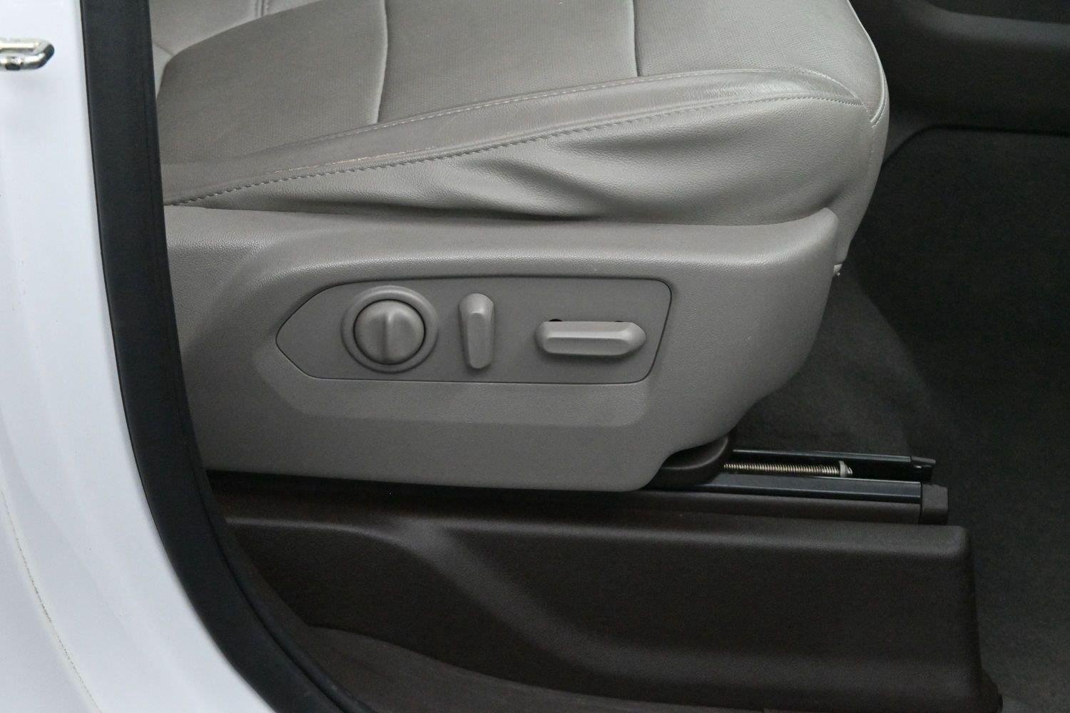 Used 2019 Summit White GMC SLT image 33
