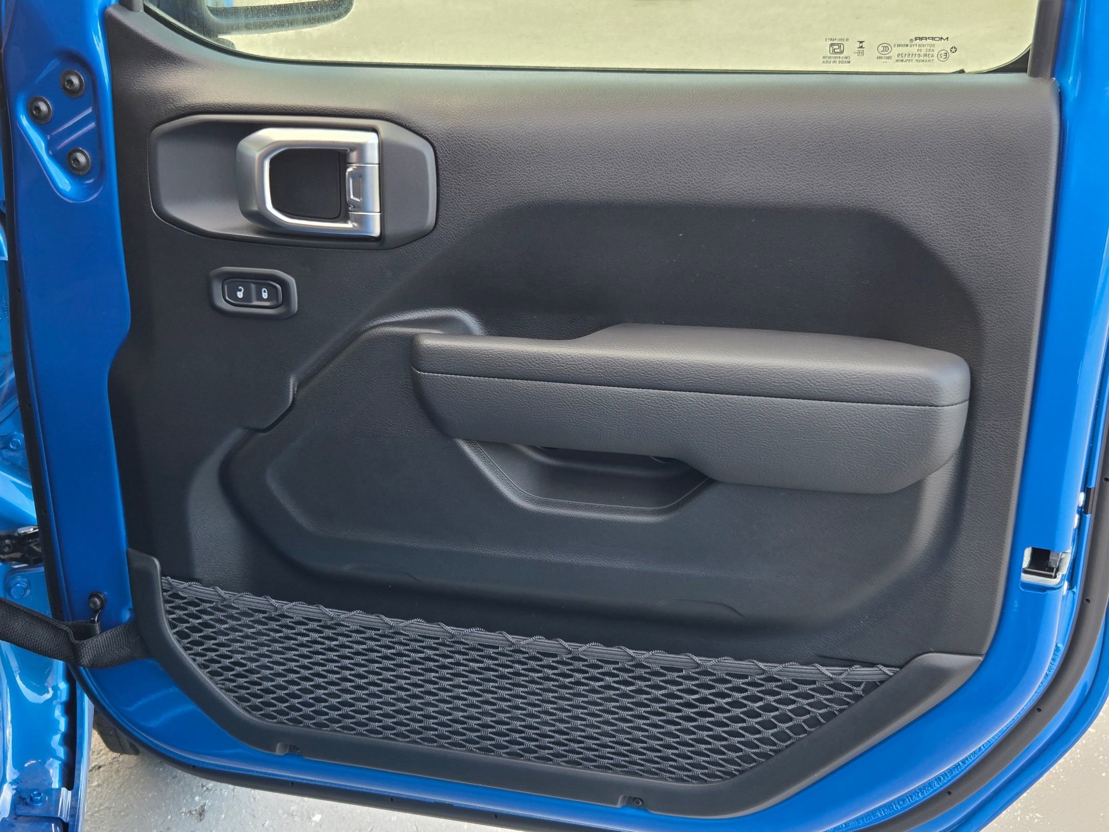 New 2026 Hydro Blue Pearl-Coat Exterior Paint Jeep Sport S image 23