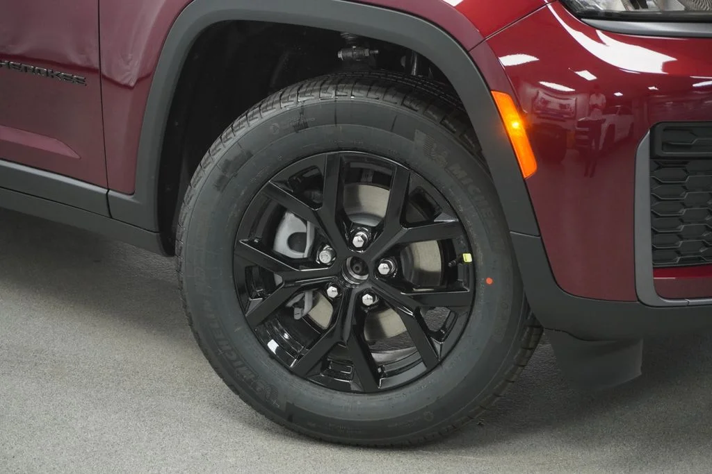 New 2026 Velvet Red Pearl-Coat Exterior Paint Jeep Altitude image 4