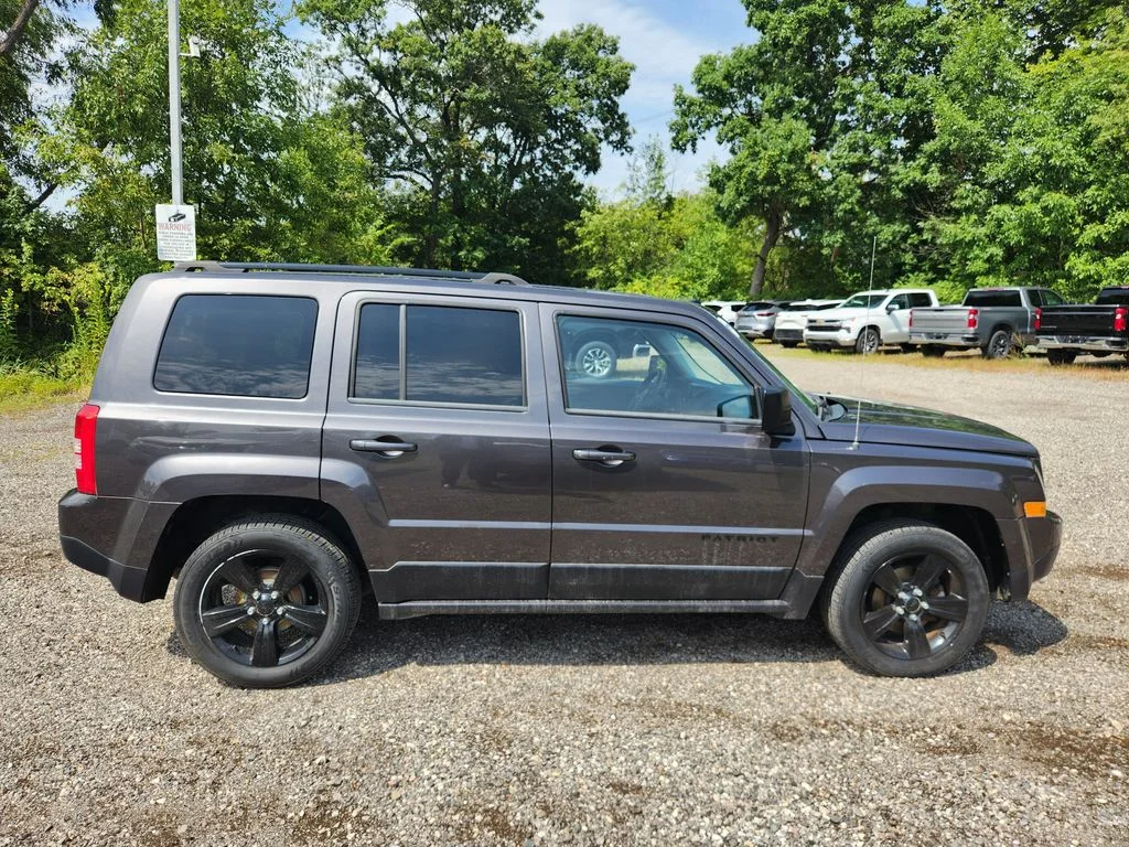 Used 2015 Gray Jeep Sport image 4
