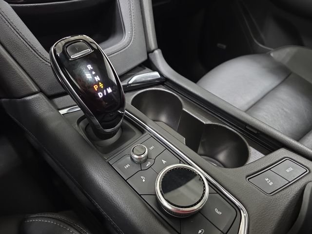Used 2020 White Cadillac Sport image 23