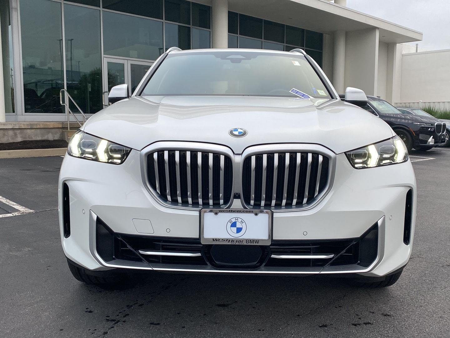 New 2026 Mineral White Metallic BMW xDrive40i image 14