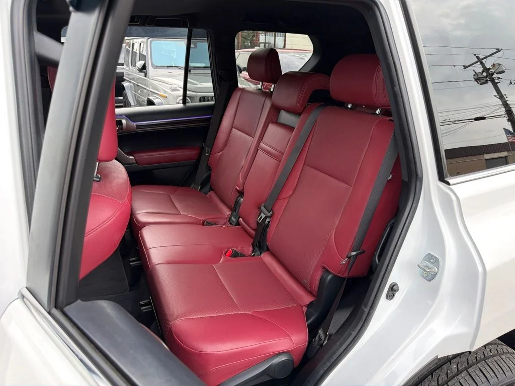 Used 2021 White Lexus 460 image 30