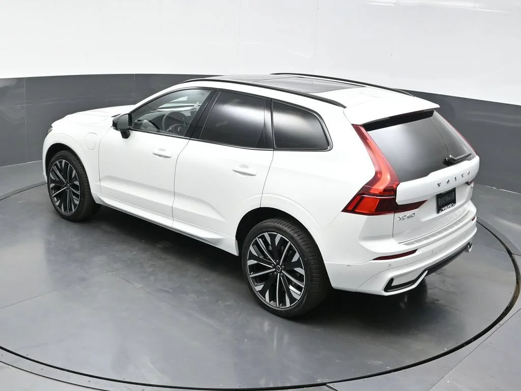 New 2027 Crystal White Volvo T8 Ultra image 38