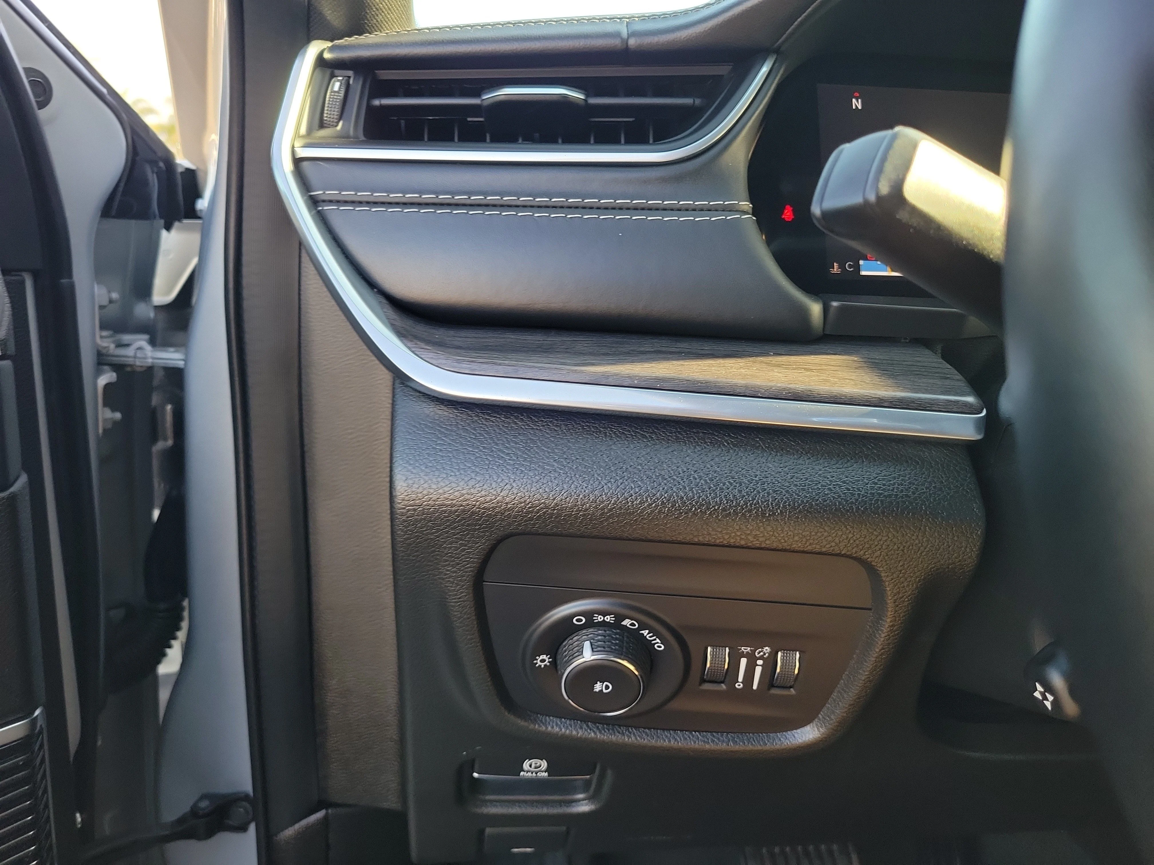 Certified Used 2022 Silver Jeep Overland image 27
