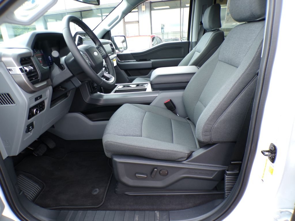 New 2026 Oxford White Ford XLT image 11