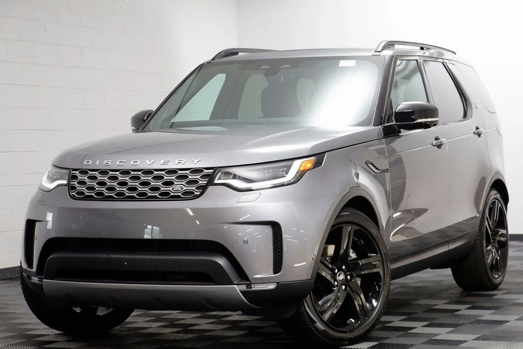 2025 Land Rover Discovery P300 S's photo