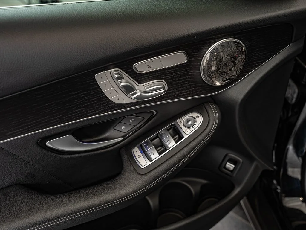Used 2022 Black Mercedes-Benz GLC 300 image 16