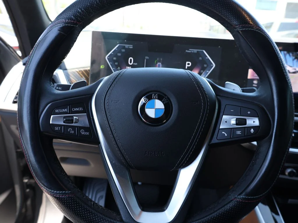 Used 2025 Gray BMW xDrive40i image 38