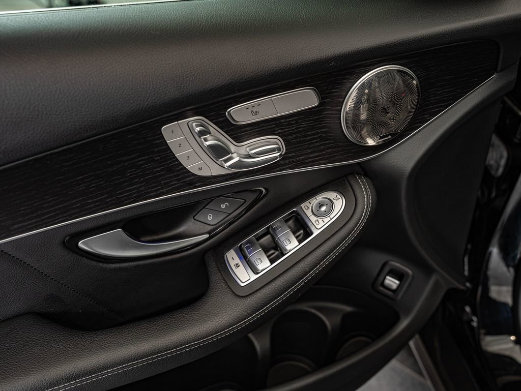 Used 2022 Black Mercedes-Benz GLC 300 image 16