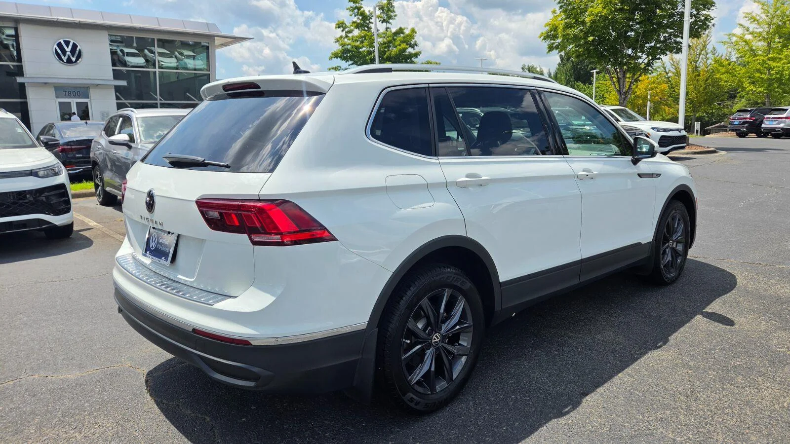Certified Used 2022 Pure White Volkswagen SE image 5