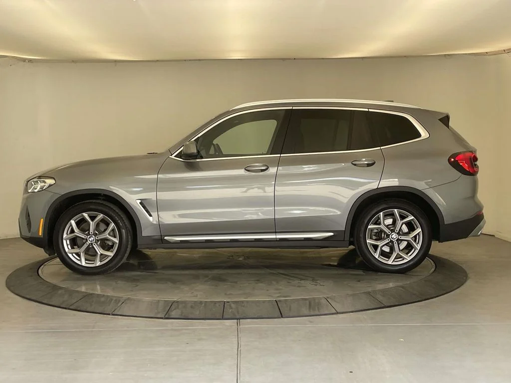 Used 2023 Gray BMW xDrive30i image 2