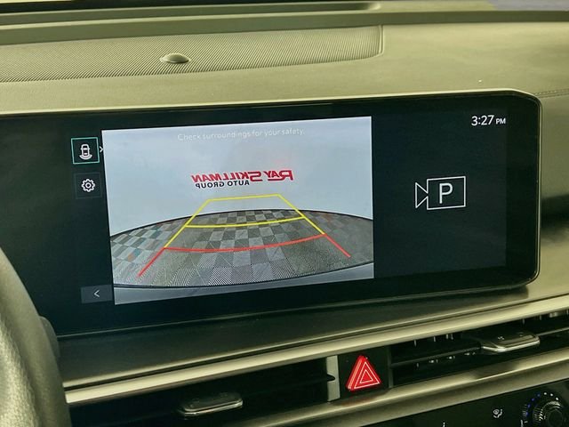 Used 2025  Kia LX image 18