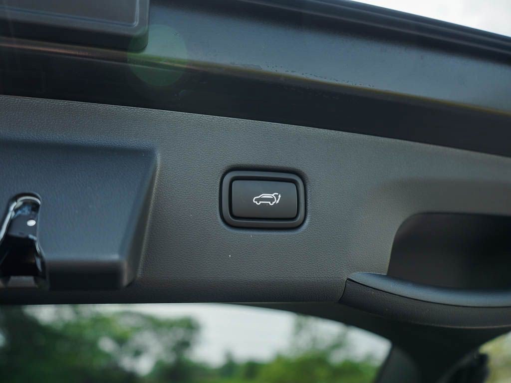New 2026 Creamy White Pearl Hyundai SEL Convenience AWD image 9
