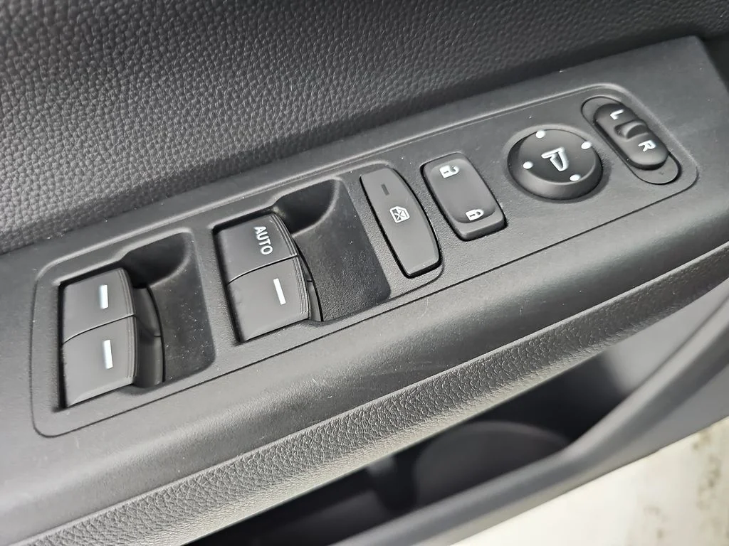 2023 Honda CR-V LX - Photo 34