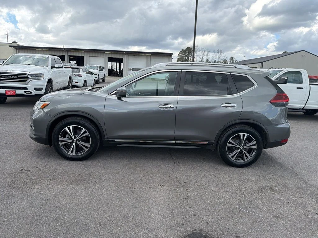 Used 2018 Gray Nissan SL image 5