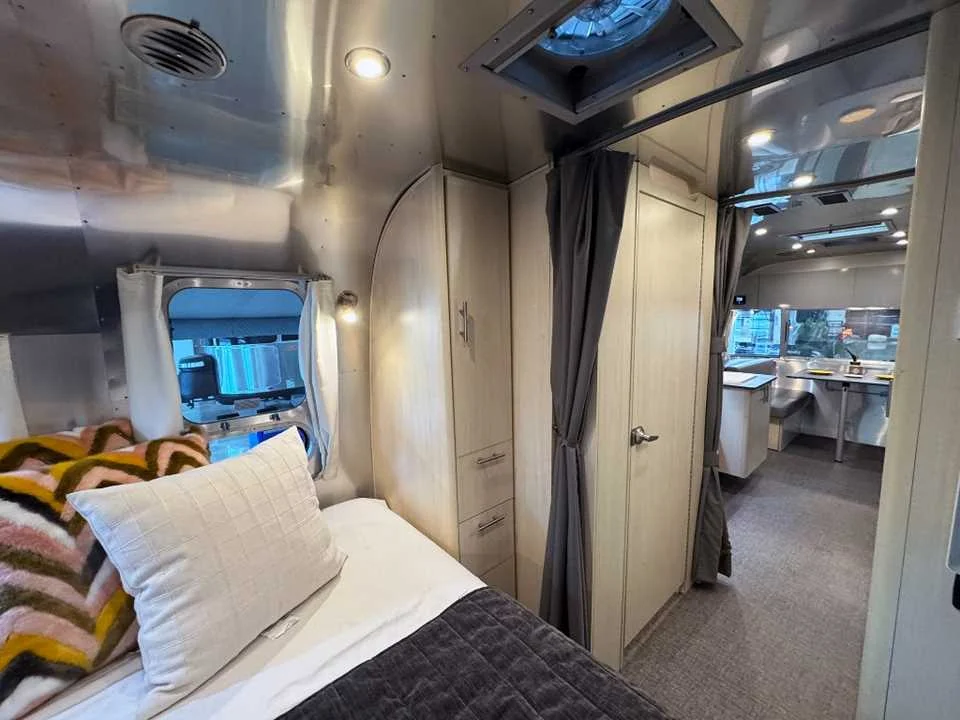 Used 2021 SILVER AIRSTREAM  image 24