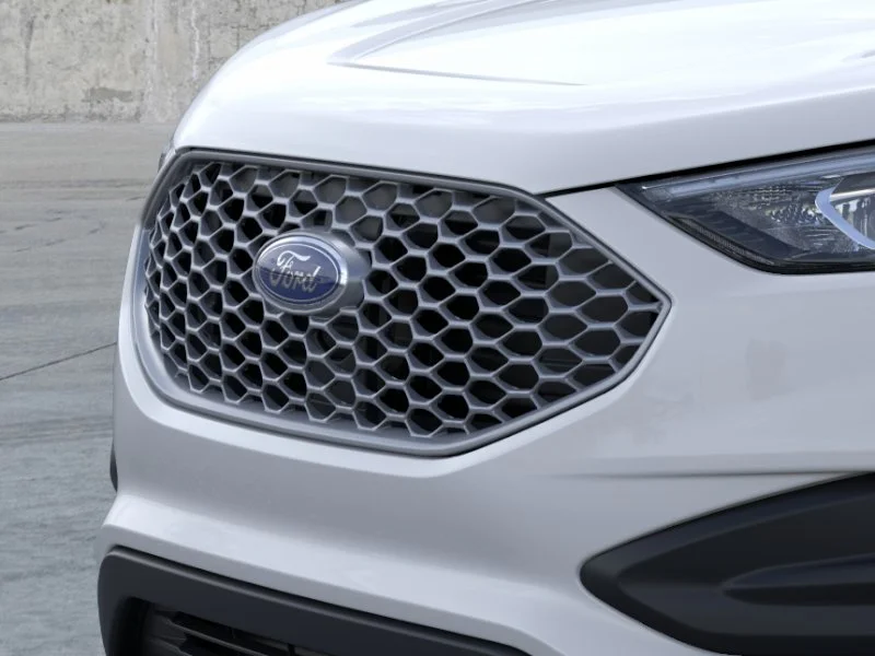 New 2024 Oxford White Ford SE image 17