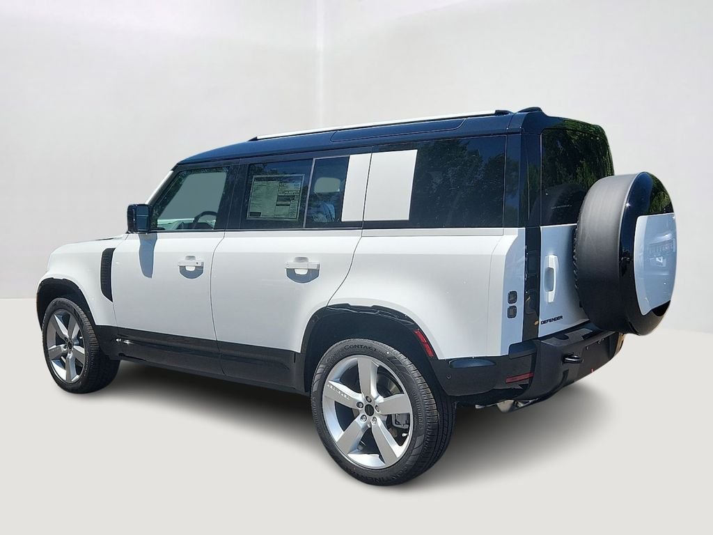 Used 2026 Fuji White Land Rover X-Dynamic SE image 4