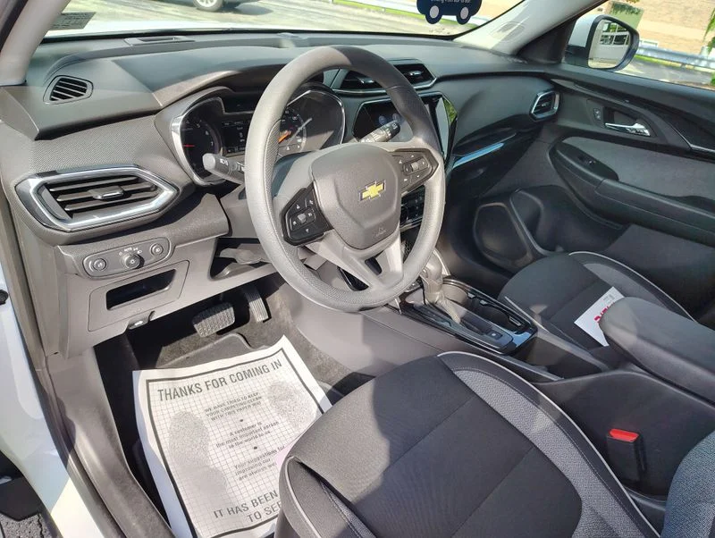 Used 2023 White Chevrolet LT image 14