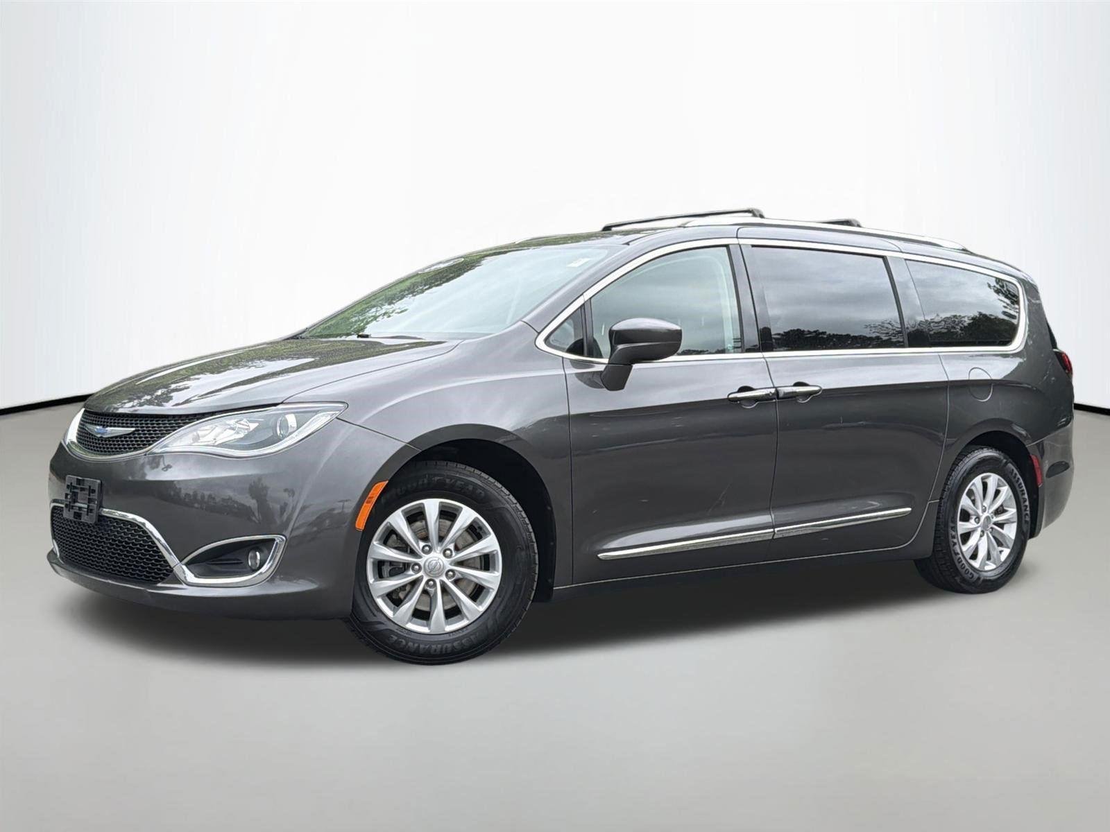 2018 Chrysler Pacifica Touring L Plus's photo