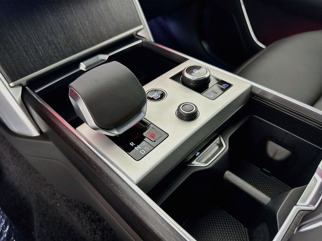New 2027 Fuji White Land Rover SE image 17