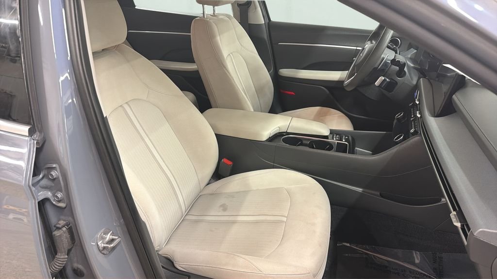 Used 2024 Blue Hyundai SEL image 9