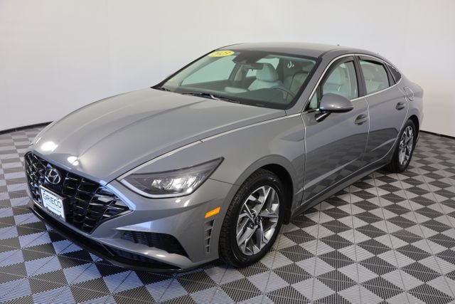 Used 2023 Gray Hyundai SEL image 4