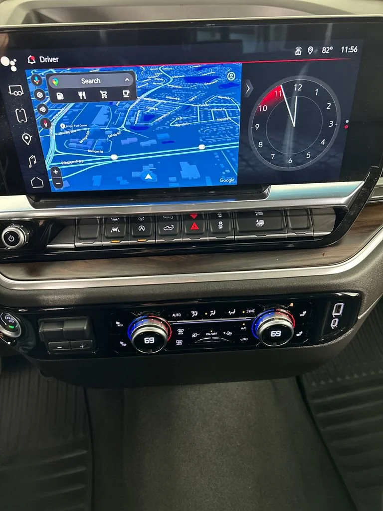 Used 2025 Onyx Black GMC SLT image 15