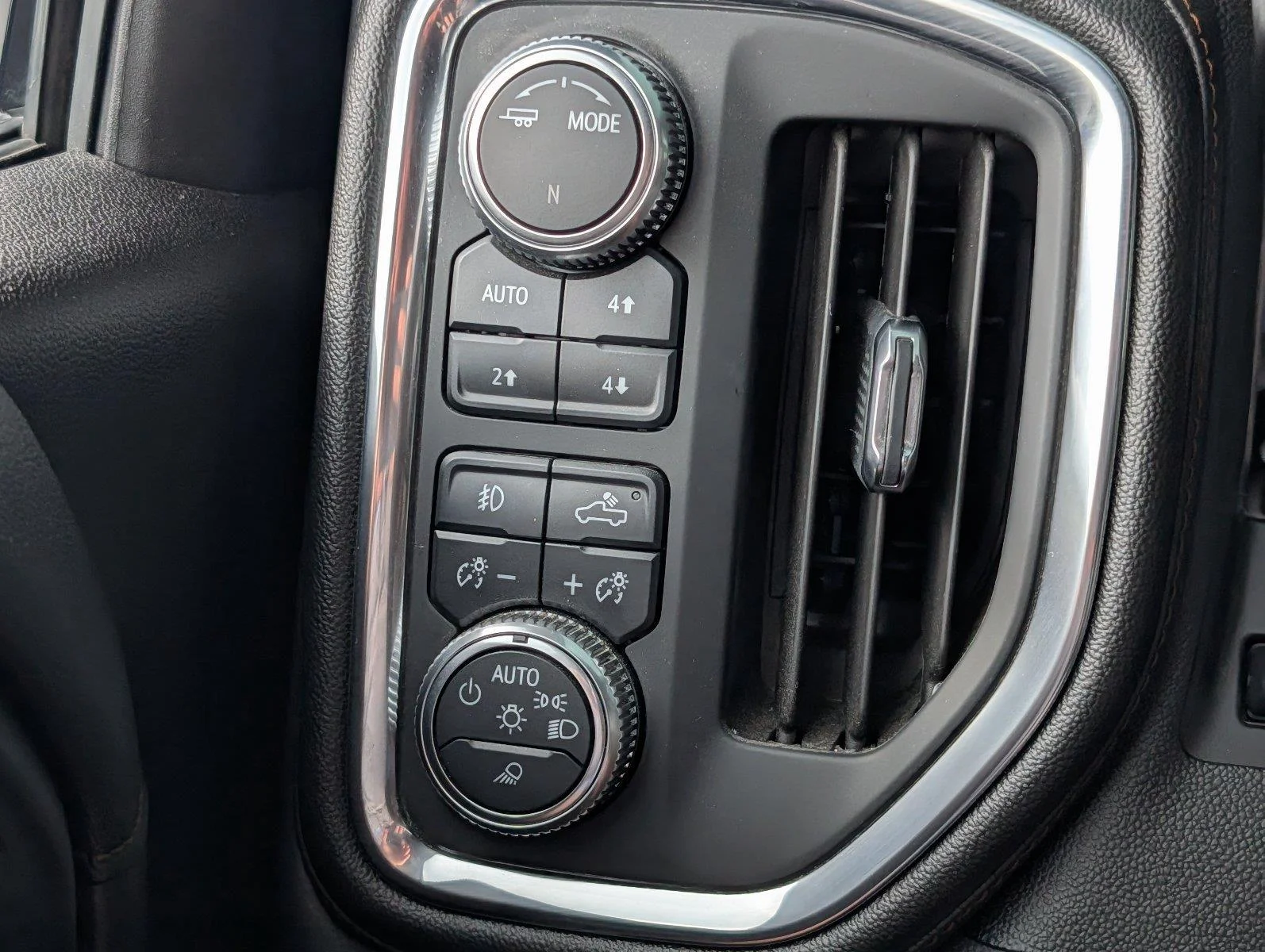 Used 2020 SUMMIT WHITE GMC AT4 image 29