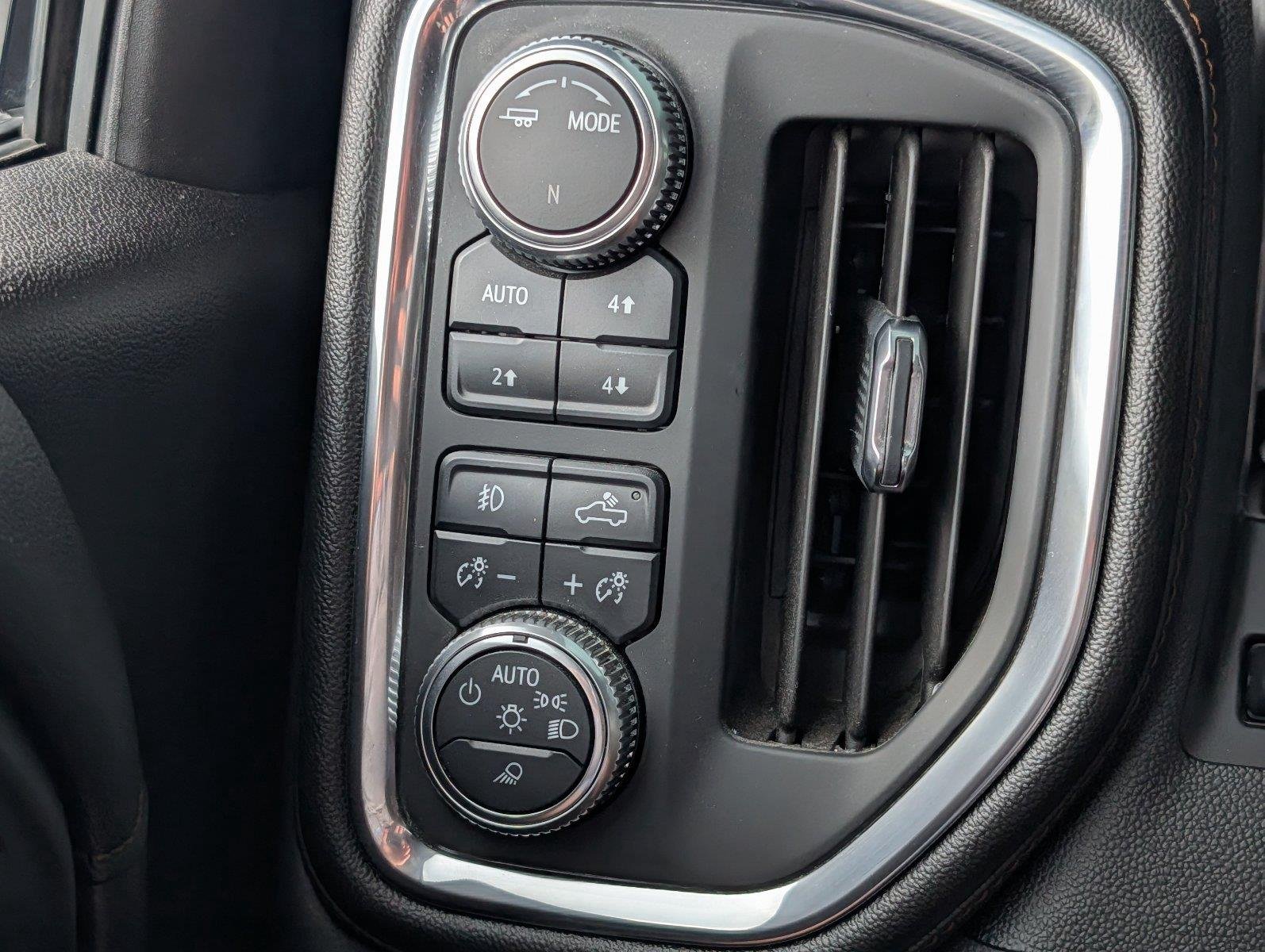 Used 2020 SUMMIT WHITE GMC AT4 image 29