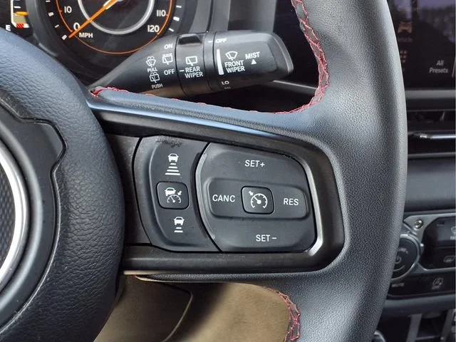 Used 2025  Jeep Rubicon image 14