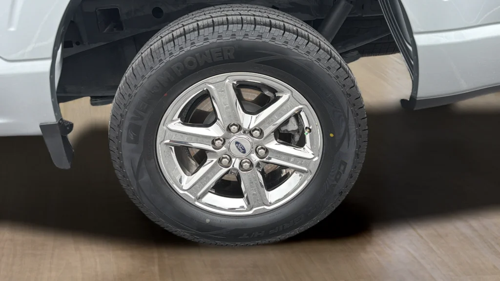 Used 2025 Silver Ford XLT image 17