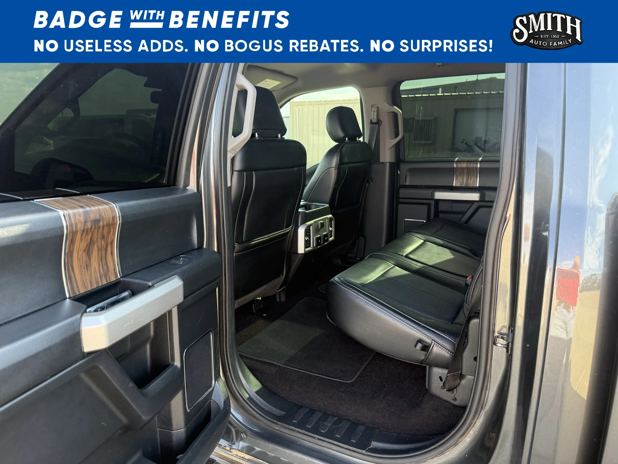 Used 2019 Magnetic Metallic Ford LARIAT image 12