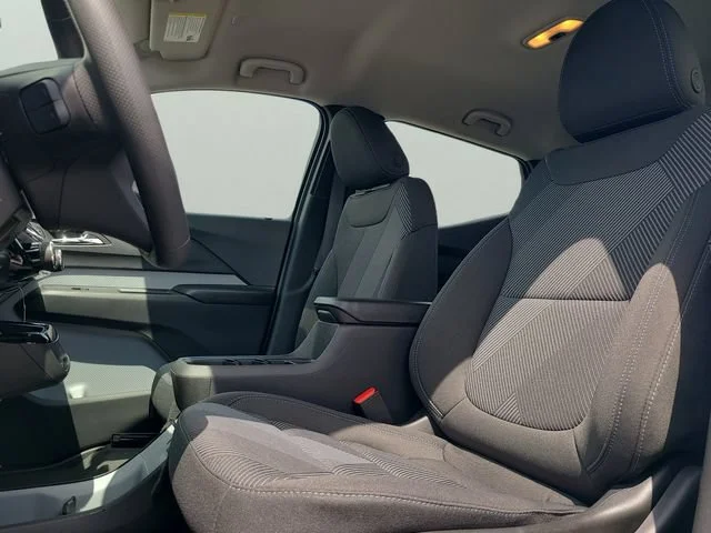 New 2027 Summit White Chevrolet LT image 20