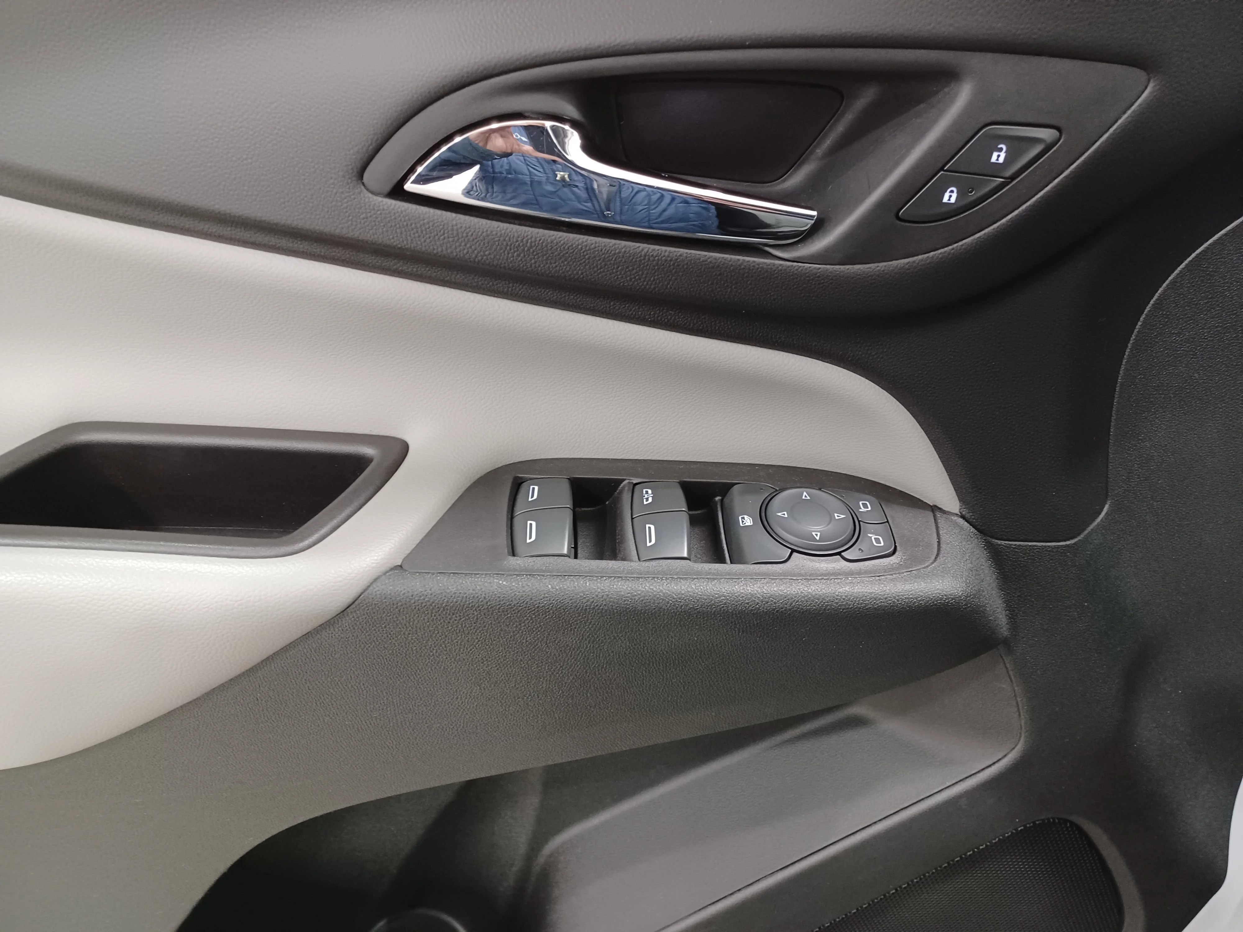 Certified Used 2022 Summit White Chevrolet LS*Remote Start | Htd Seats | Blind Spot Detection | Park Assist | Apple CarPlay image 9