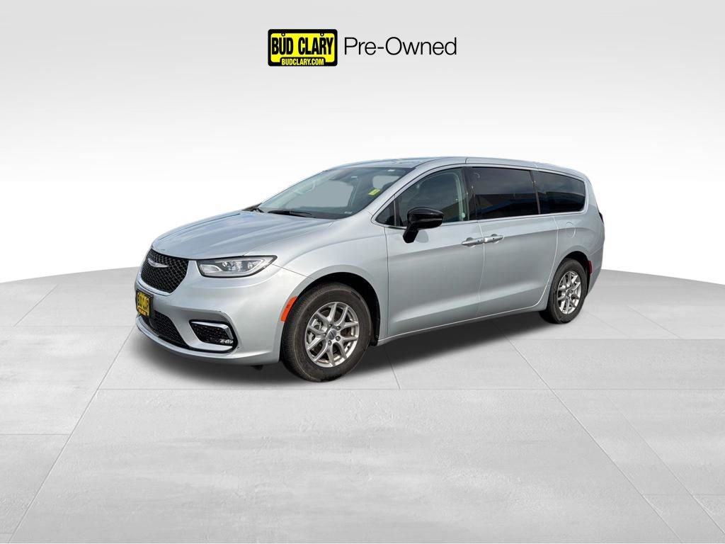 2024 Chrysler Pacifica Touring L's photo