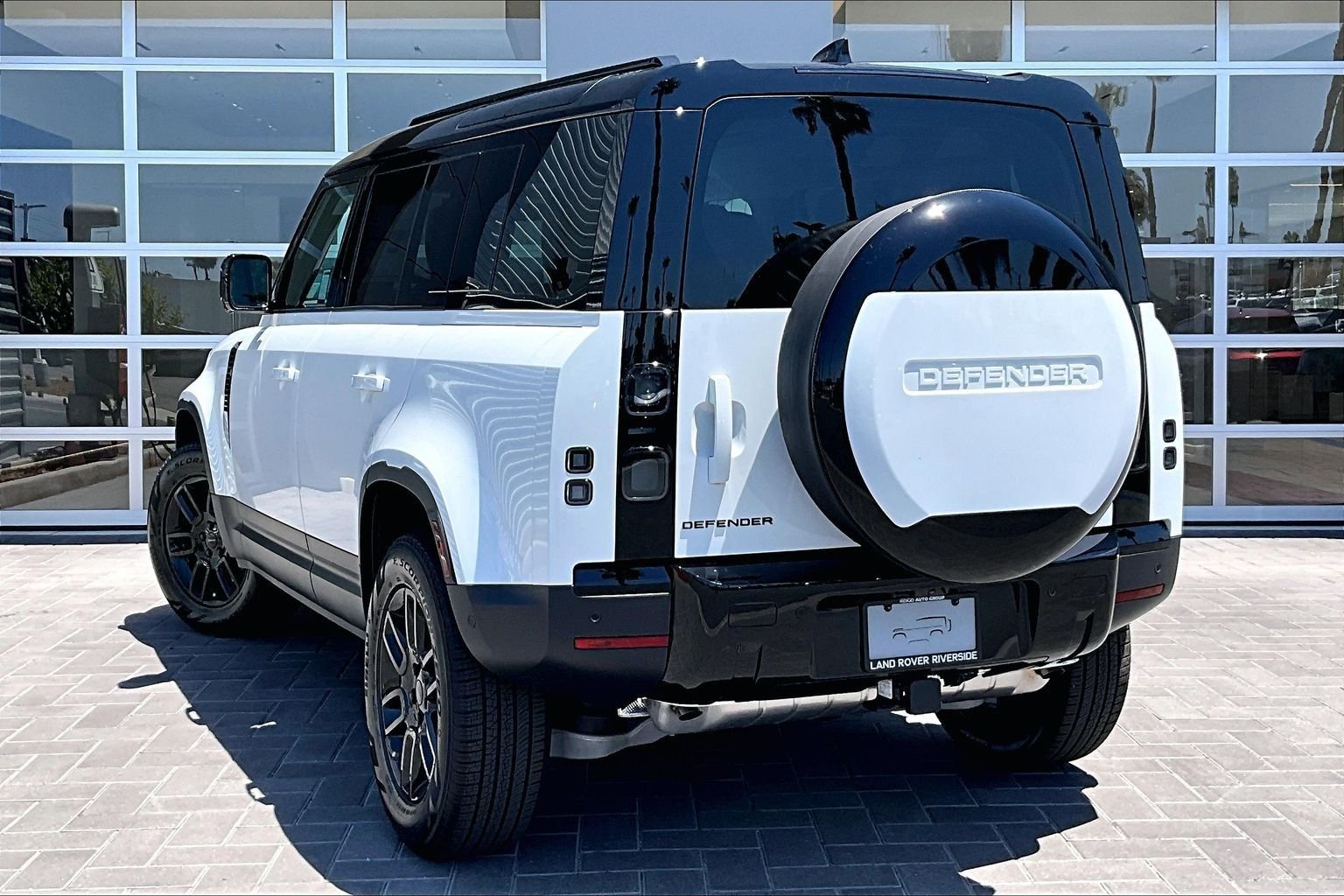 New 2026 Fuji White Land Rover S image 3
