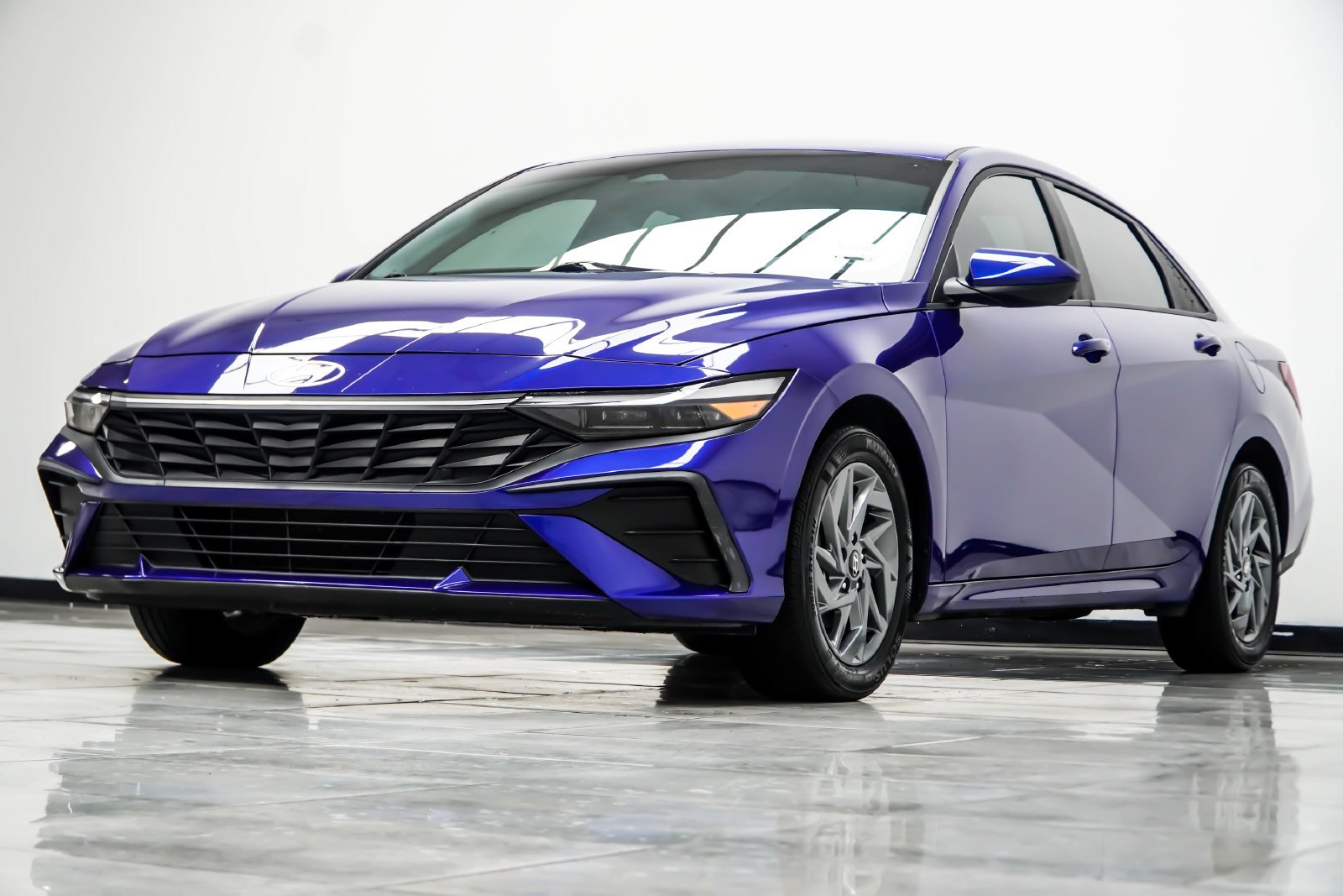 Used 2024 Blue Hyundai SEL image 10