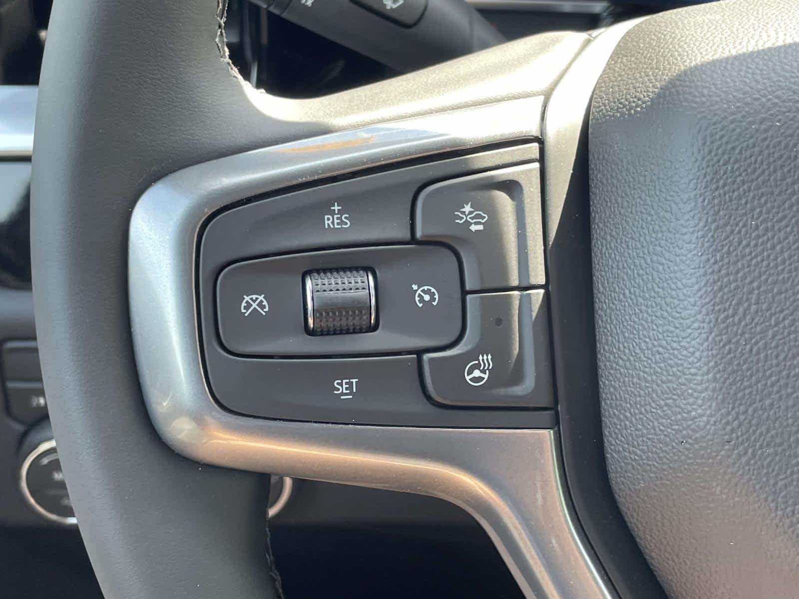 New 2026 Summit White Chevrolet LT (2FL) image 32
