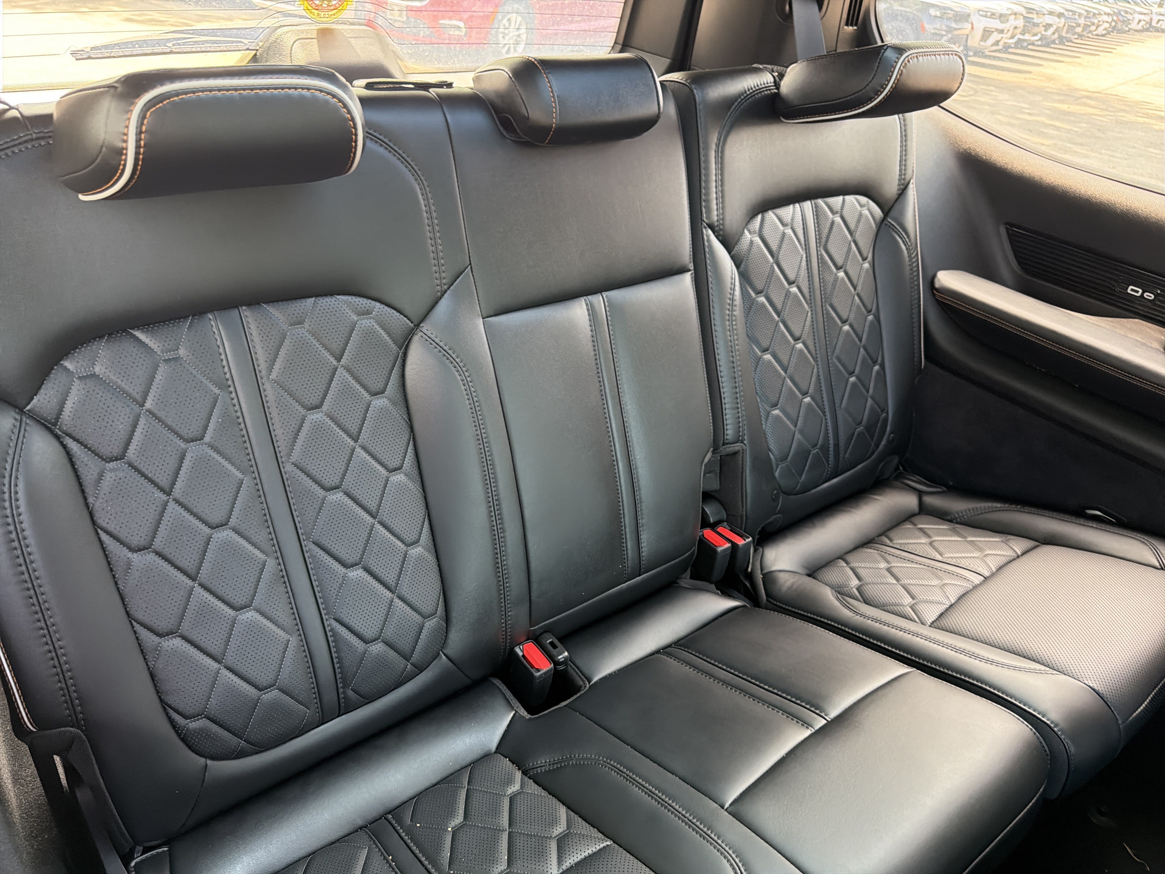 Used 2024 Diamond Black Crystal Pearlcoat Jeep Series III Obsidian image 18