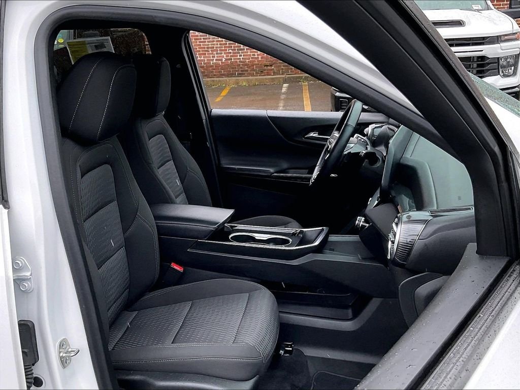 Used 2025 White Chevrolet LT image 11